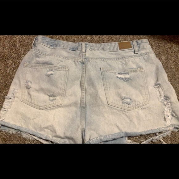 Light blue jean shorts - Picture 2 of 3